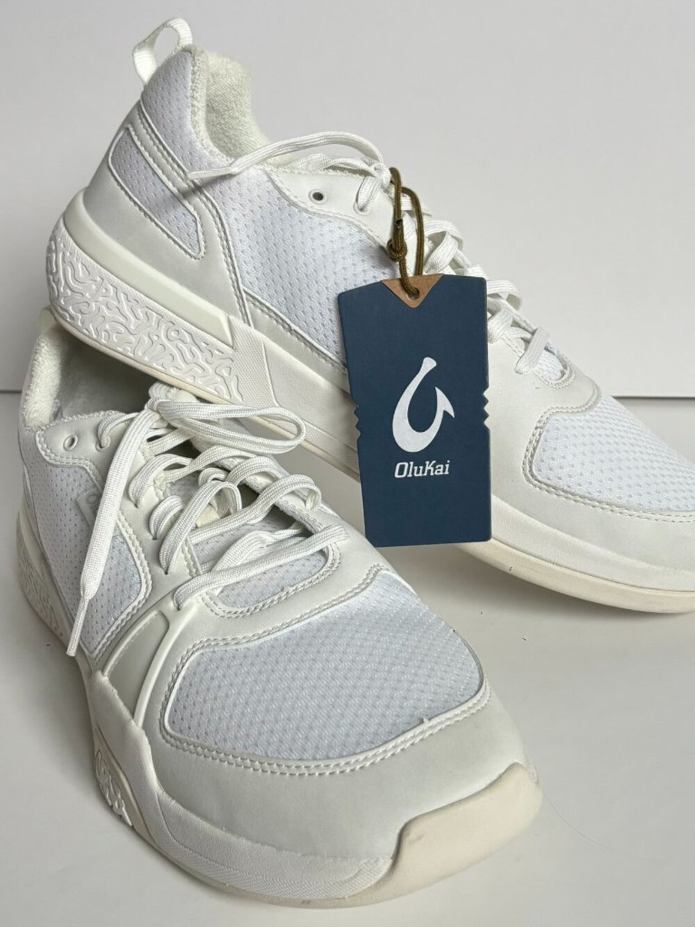 OluKai 'Anau White Pickleball Court Sneakers - Casual Shoes - Mens Size 11.5 NEW